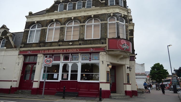 East London pub ‘liberated’ after going free of tie