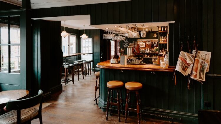 Victoria-Oxshott-bar-opposite-end.jpg