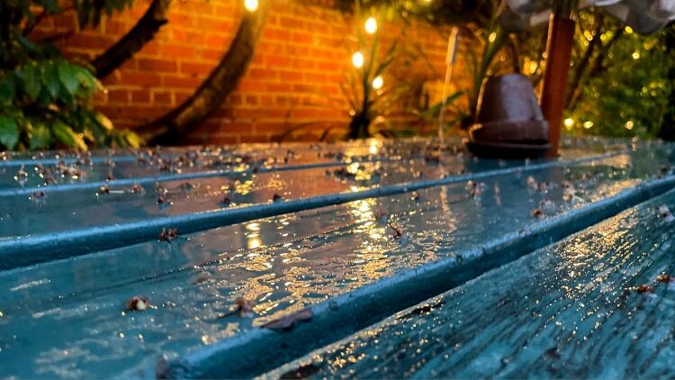 Drinks-sales-in-pubs-dampened-by-wet-weather-in-May.jpg