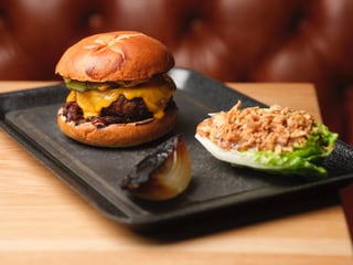 Cheeseburger_1044110441_large.jpg
