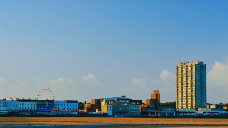 Pubs-bars-and-restaurants-can-help-revive-seaside-towns.jpg