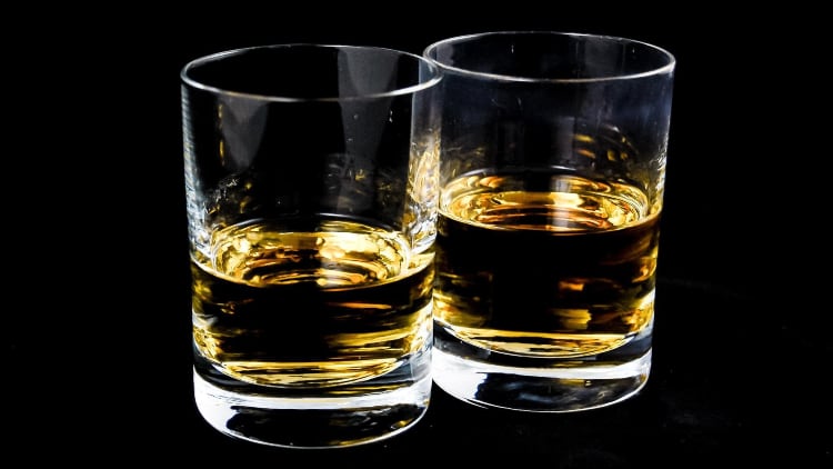 Glass half full for pub and bar businesses as restaurant confidence falters