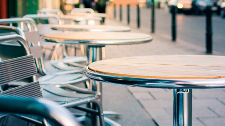 What licensing challenges and opportunities should pubs be aware of during lockdown?