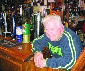 Mr.Sinefield.behind.bar.at.the.Queens.Head.jpg