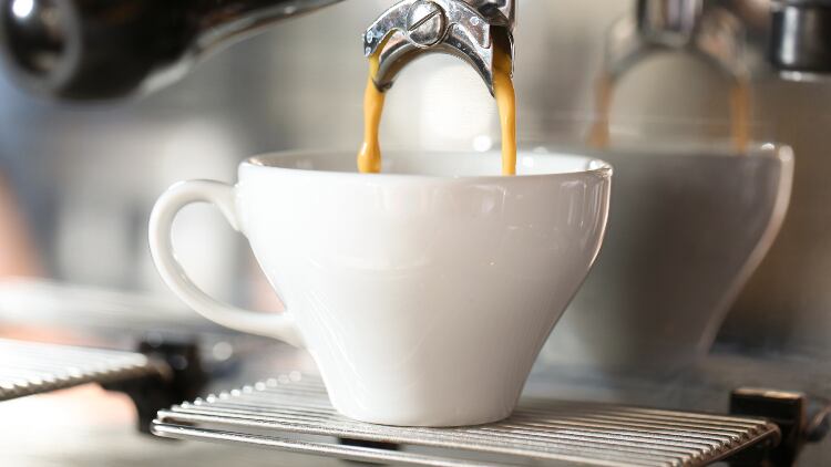 How can pubs compete with high street coffee shops?