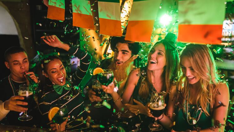 St-Patrick-s-Day-crowns-bumper-pub-sales-week.jpg