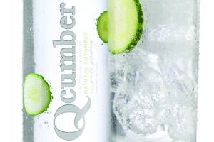 Qcumber_330ml_spritzed_hi.ball_two.slices_hr.jpg