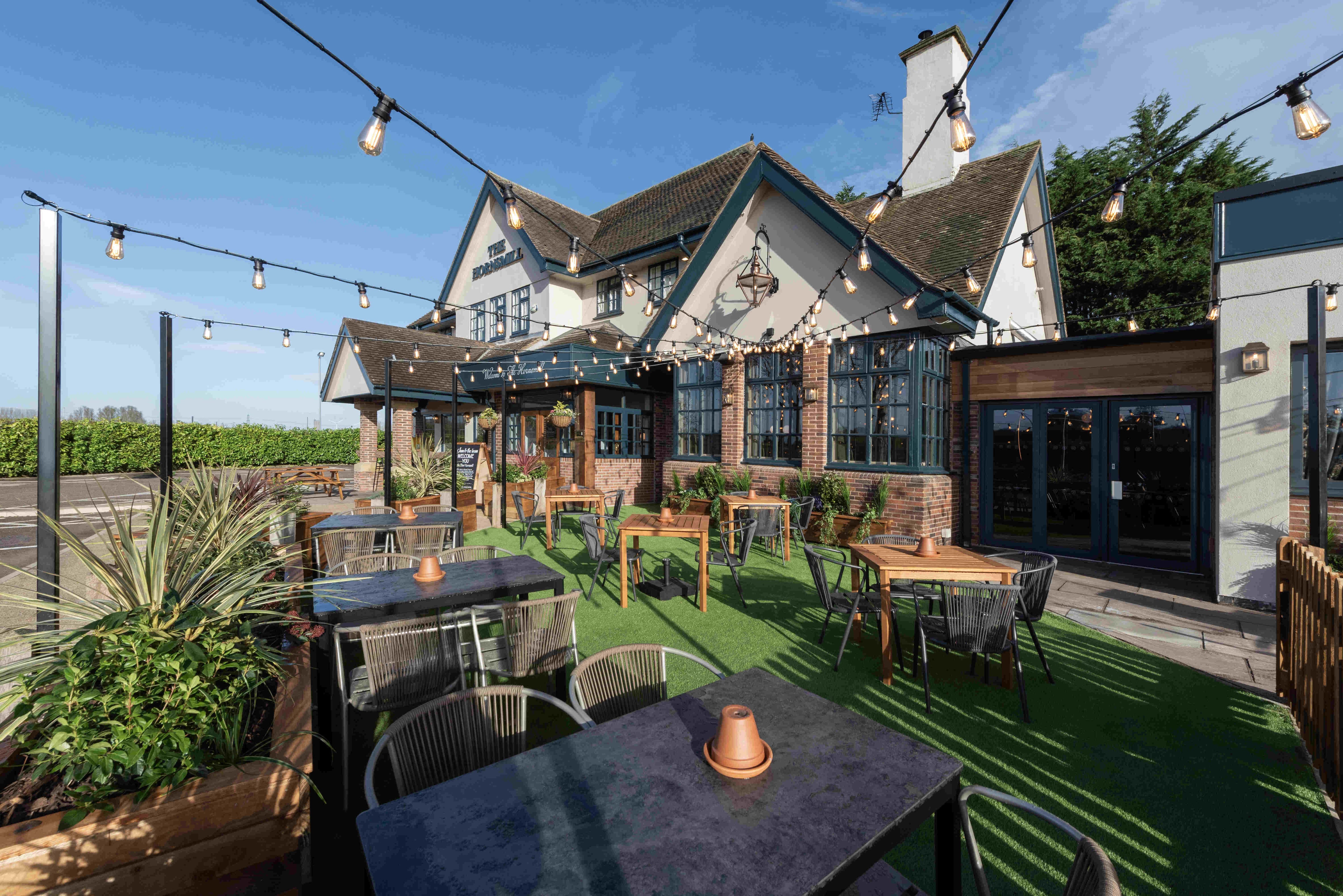 Hydes Pubs highlights 10 scenic locations for National Walking Month