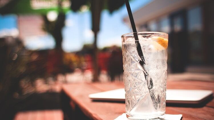WSTA: gin and fizz are bolstering British pubs