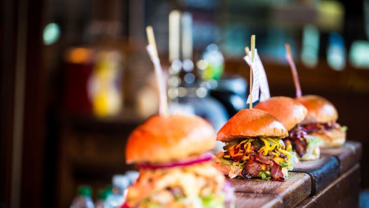Food-trends-Should-I-serve-burgers-at-my-pub.jpg