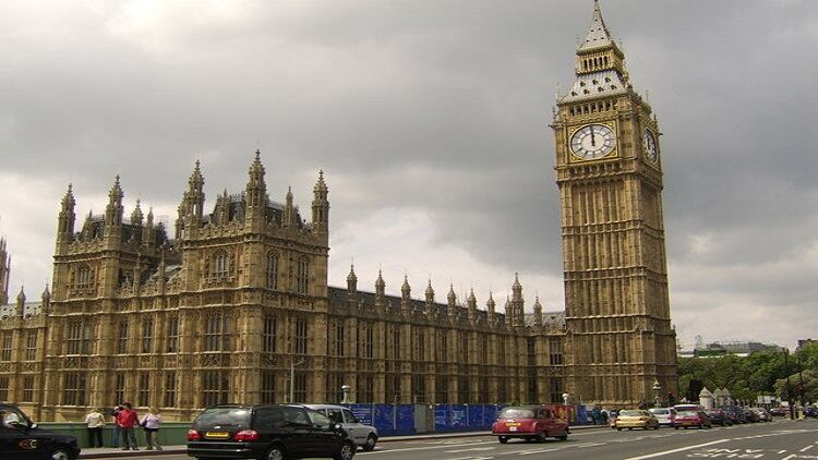 Hospitality chiefs endorse report to 'scrap blunt immigration targets'