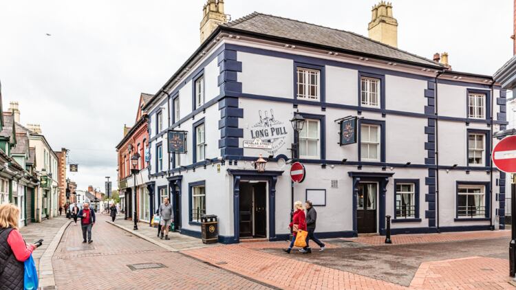 Enquiries-for-chance-to-operate-Admiral-Taverns-pubs-rises.jpg