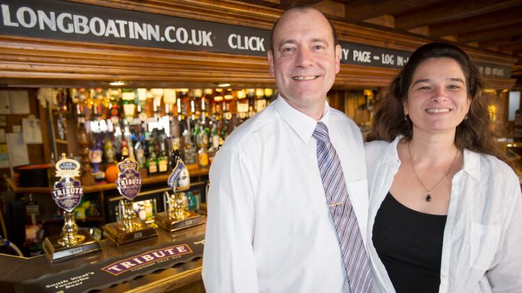 Longboat-Inn_Husband-and-wife-team-Martyn-and-Lynda-Cripps.jpg