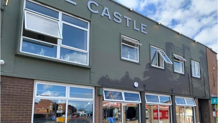 Admiral-Taverns-pub-the-Castle-in-Dudley-reopens-after-refurb.jpg