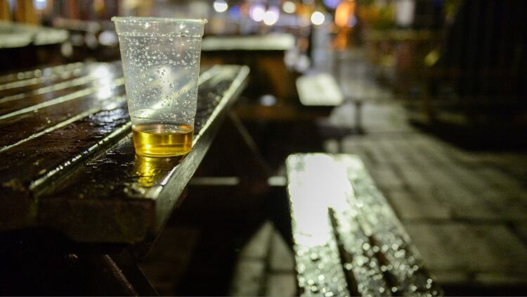 Drinks-sales-in-pubs-continue-to-fall-due-to-poor-weather.jpg