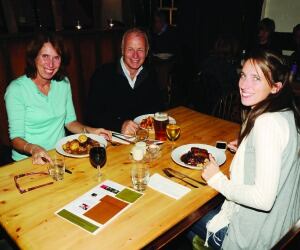 Greets.Inn.Family.eating.in.pub.jpg