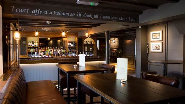 THE-WHITE-SWAN-GREAT-SUTTON-INTERIOR.jpg