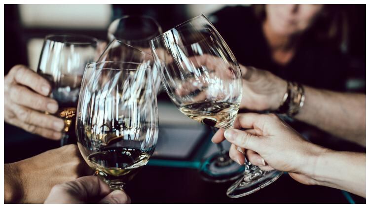 Wine-sales-plummet-146m-in-the-on-trade.jpg
