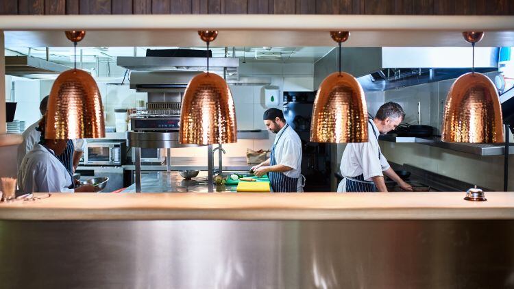 Staff-headcount-in-pubs-and-restaurants-in-2022.jpg