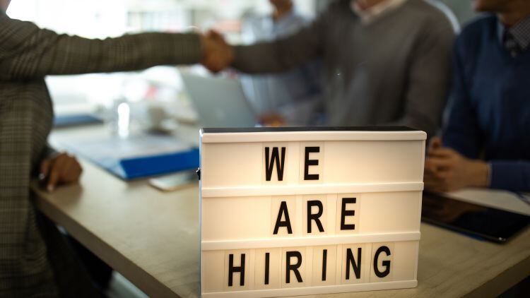 Hospitality-job-vacancies-have-risen-by-44-000-since-2021.jpg