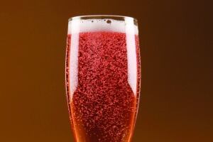 Red-fizz-in-flute.jpg