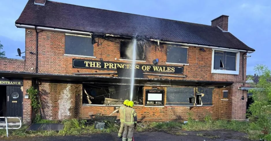 Firefighters battle blaze at derelict former Essex pub