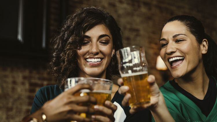 Stella Artois knocks £1 off pints for politeness over Christmas   