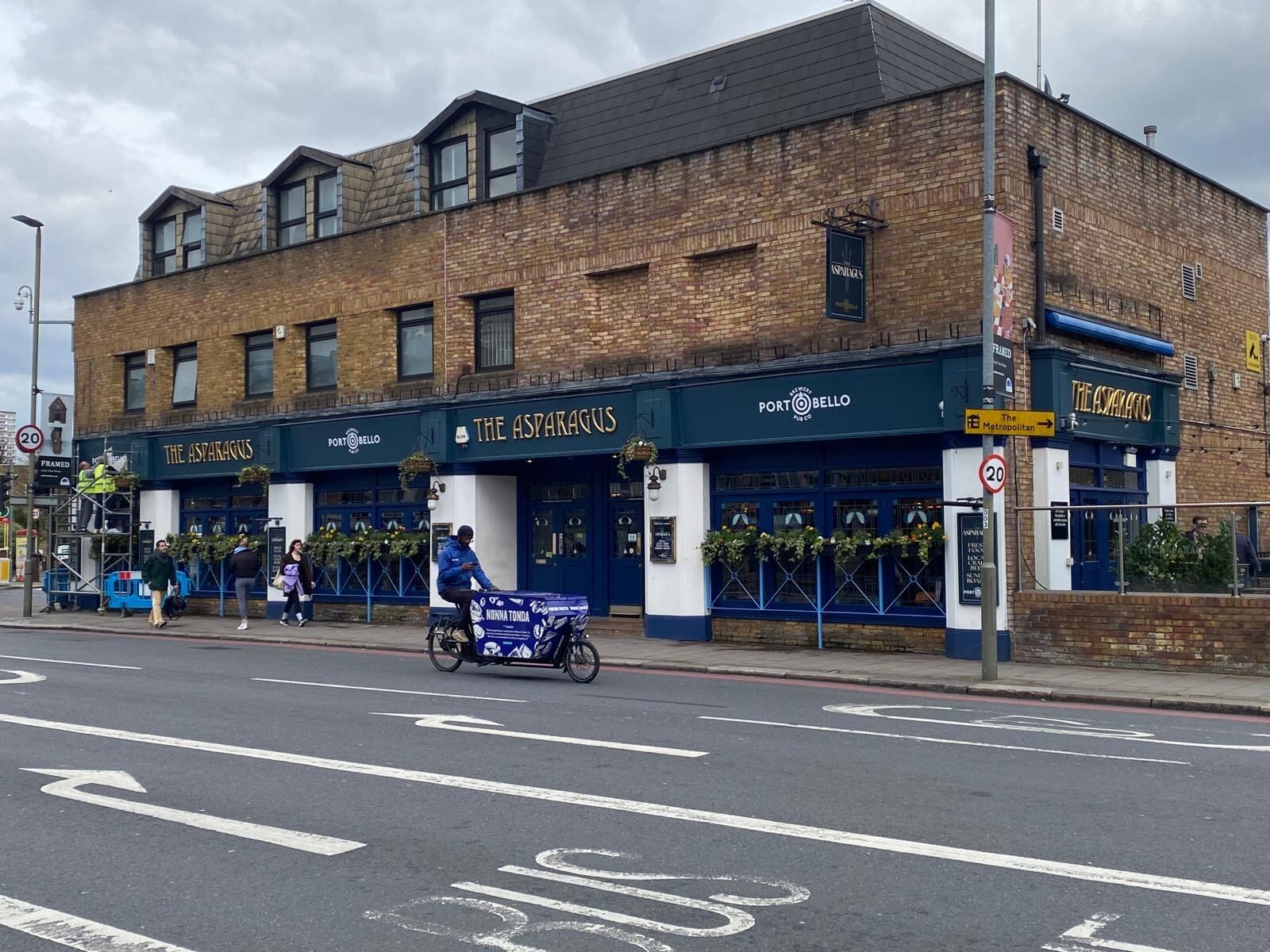 Portobello-Pub-Co_The-Asparagus-Battersea.jpg