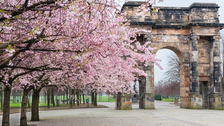 Scottish pubs can reopen outdoors from 26 April