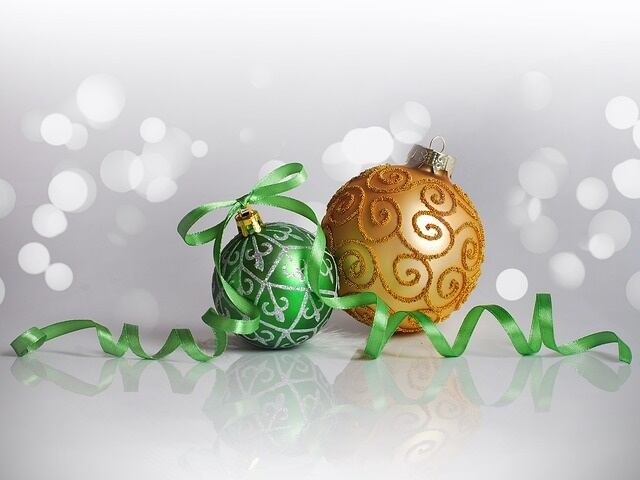 christmas-decorations-1816478_640.jpg