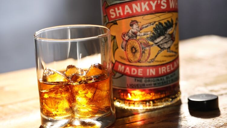 Shankys-Whip-Cocktail-Lifestyle-On-the-Rocks-Angle.jpg