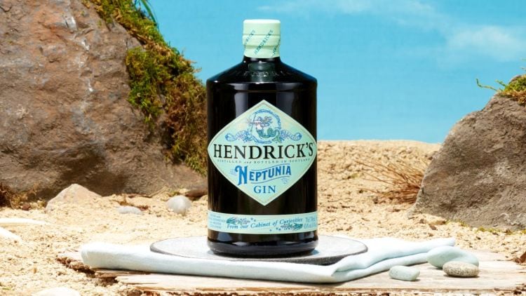 RESIZEDHendrick_s.Neptunia.Bottle.jpg