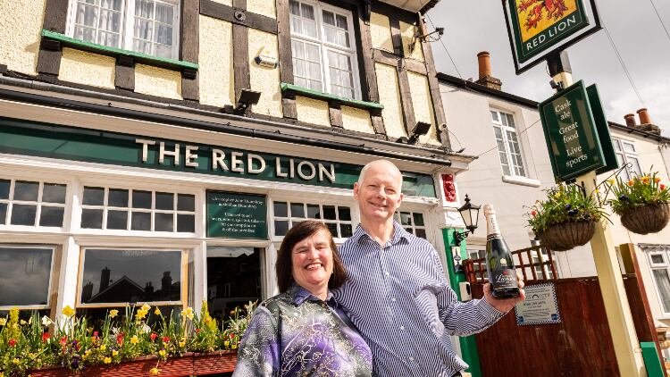 The-Red-Lion-Bromley-licensees-celebrate-30-years-at-pub.jpg