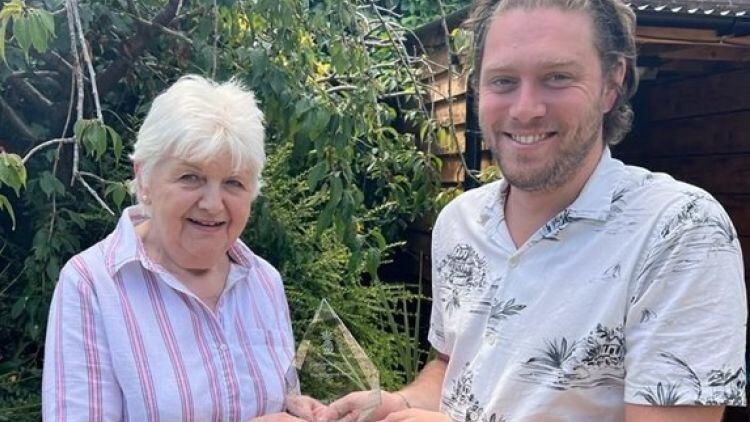 Operator celebrates 4 decades at town pub