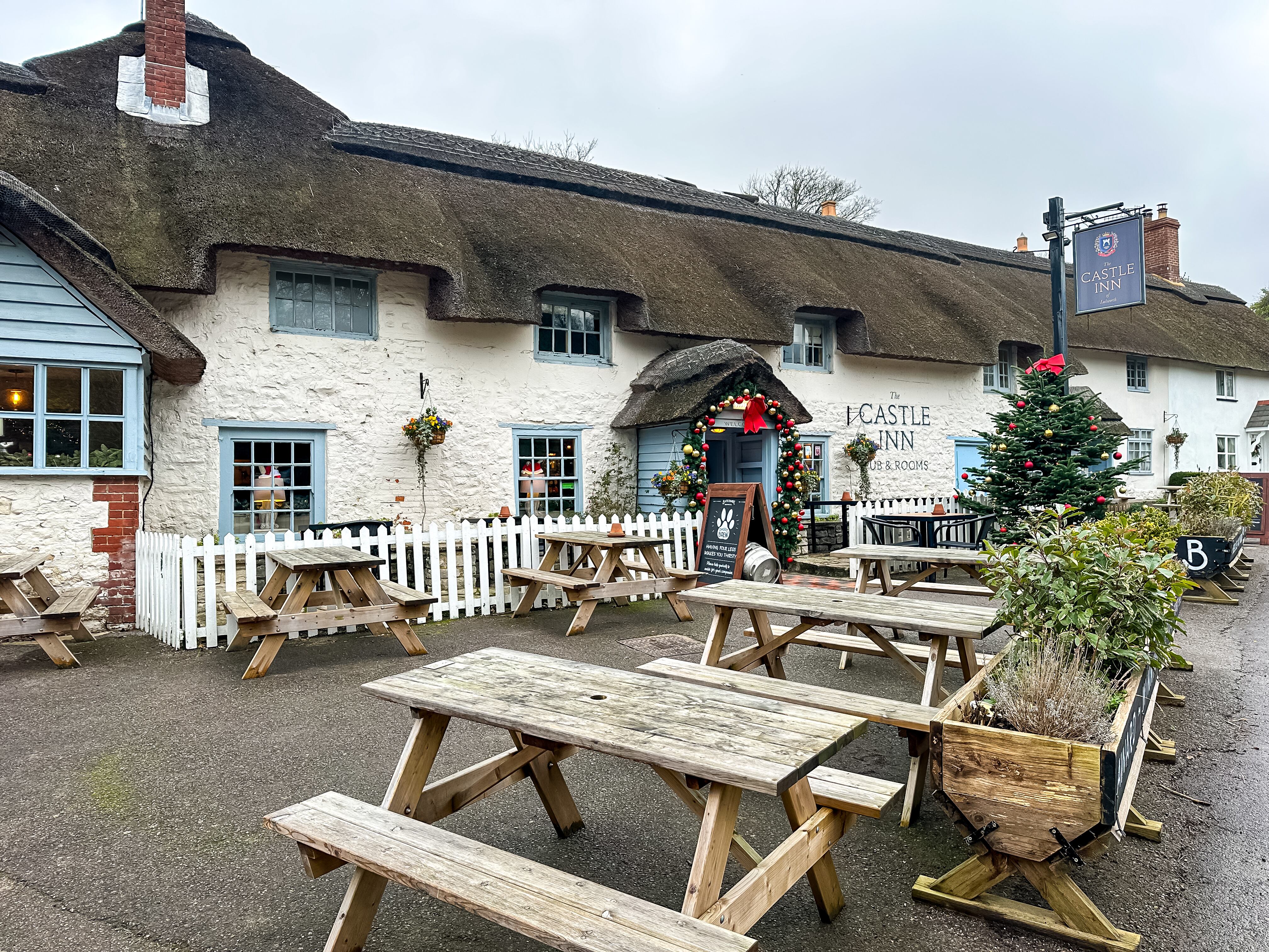 Business tracker: Pubs record first sales decline of 2026