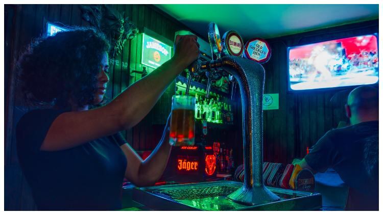 Government ‘must step in’ to stop redundancies in pubs