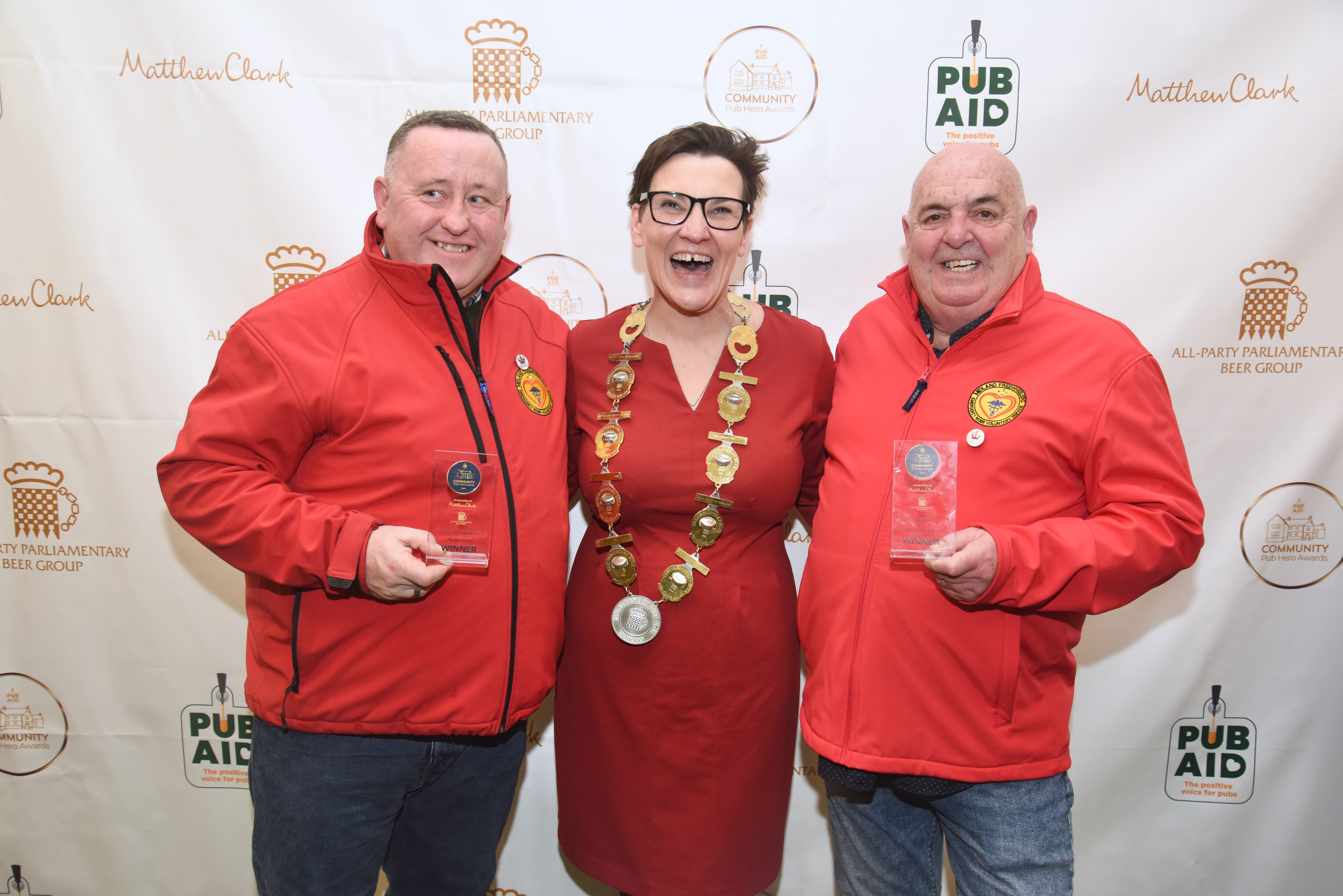 Tonia Antoniazzi MP with the 2025 Community Pub Hero Award winners, The Royal Oak