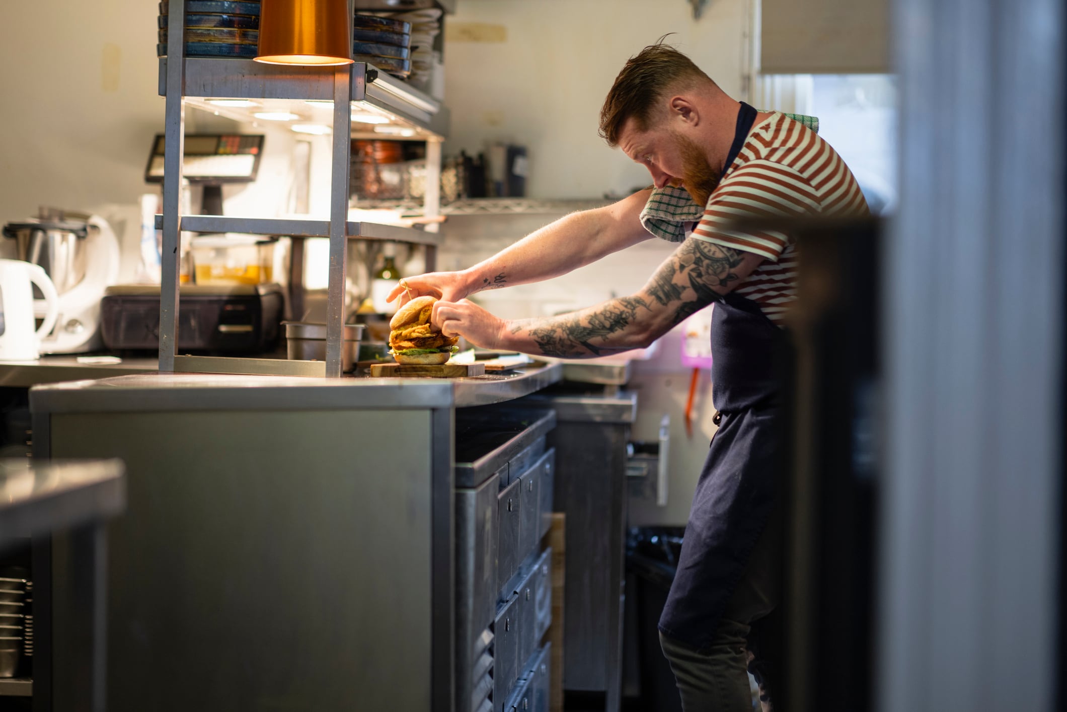 Accommodation and foodservice sector worst for hourly pay 