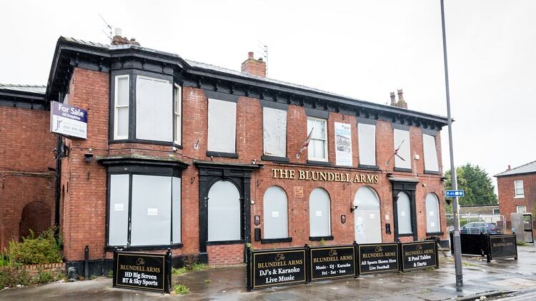 Community fights to save  Merseyside pub from development