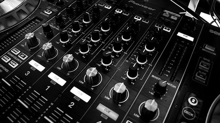 Pubs banned from playing loud music
