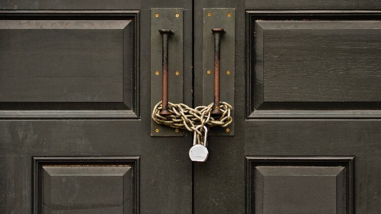 Golly-doll-pub-the-White-Hart-Essex-shuts-down.jpg