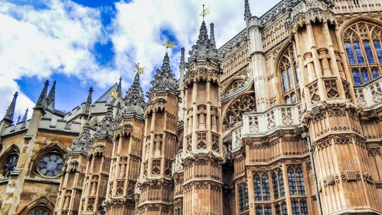Global-Mutual-pub-tenant-protest-outside-Parliament.jpg