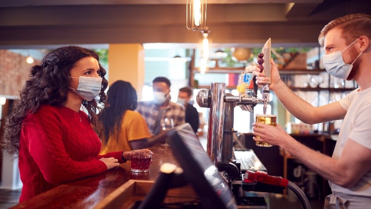 Consumers divided over mask wearing relaxation in hospitality 