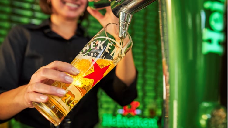 Heineken-pint-pour.jpg