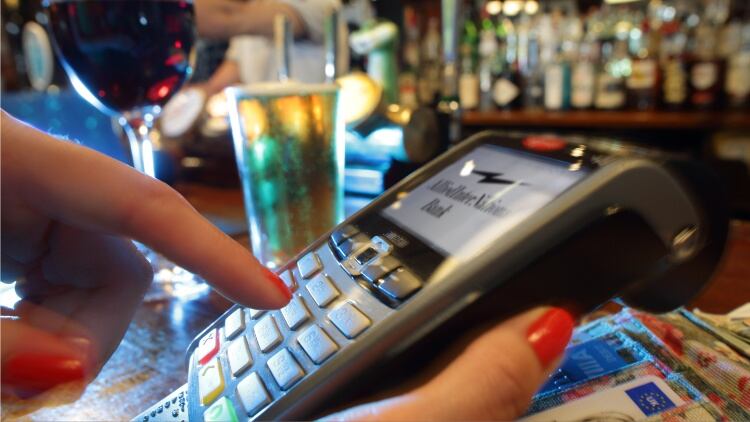 Drinks-sales-in-pubs-fluctuate-during-first-six-months-of-2024.jpg