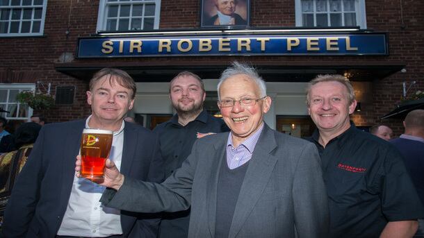 SIR-RICHARD-PEAL-Richard-Skinner-regional-manager-Enterprise-Julian-Sparrow-operations-manager-at-Davenports-Phil-Artess-manager-Sir-Robert-Peel-D.jpg