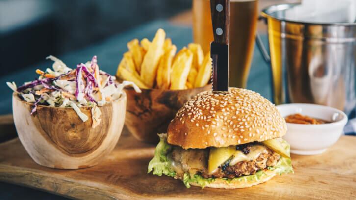 Lumina-Intelligence-report-reveals-2023-pub-food-trends.jpg