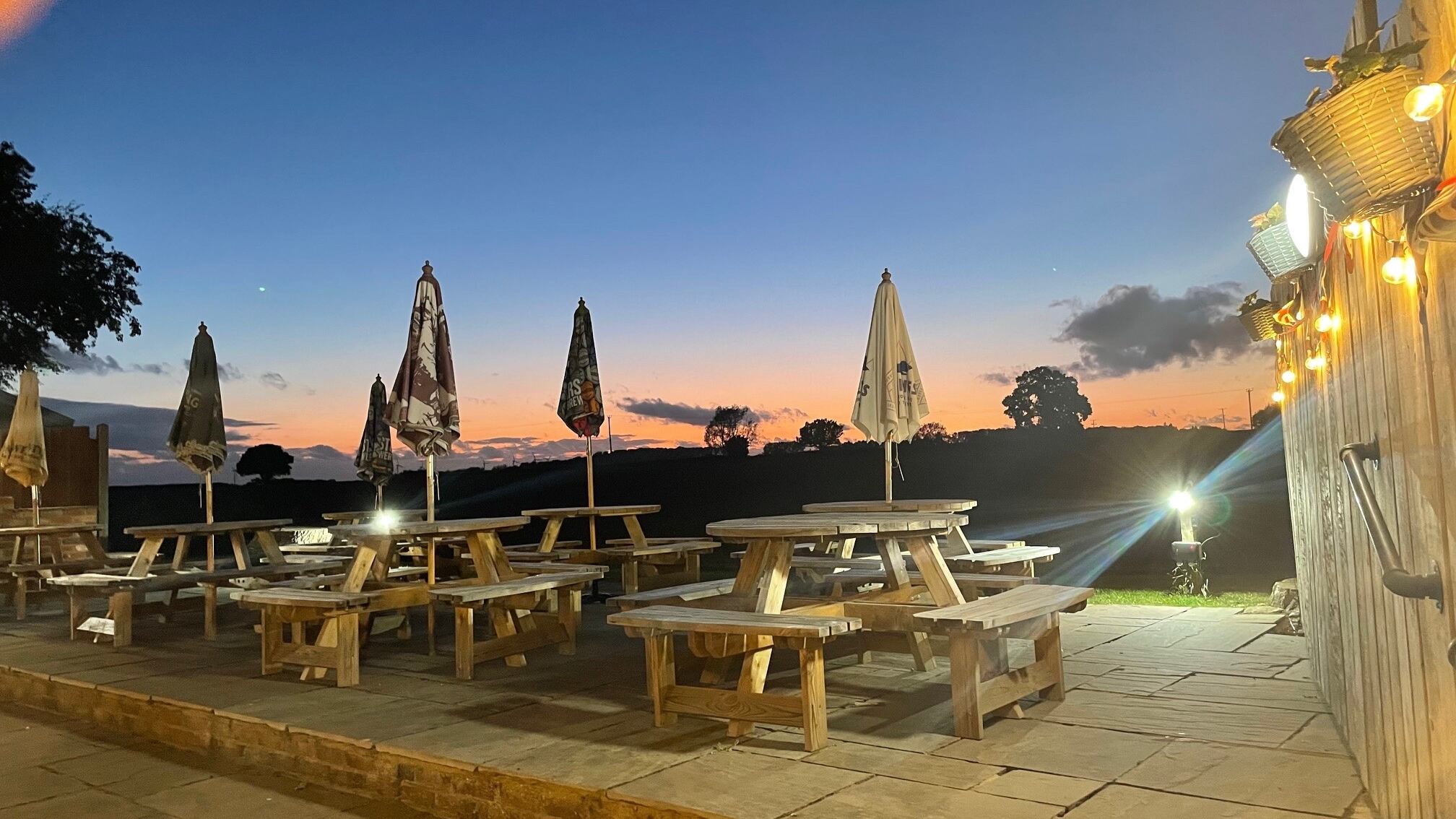 beer-garden-white-hart.jpg