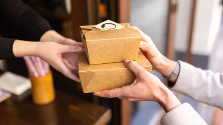 Delivery-and-takeaway-sales-in-pubs-below-May-2021-levels.jpg