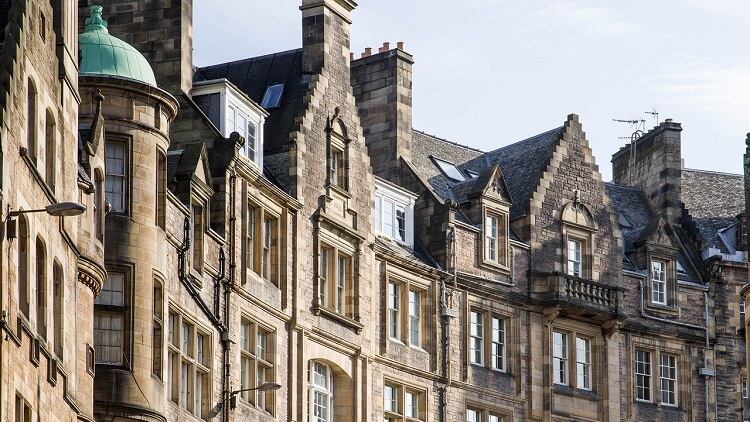 Pubs in central Scotland ordered to close for 16 days